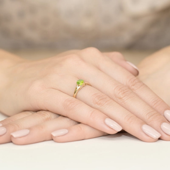 Pierścionek złoty z oliwinem 0,60 ct i diamentami nat.