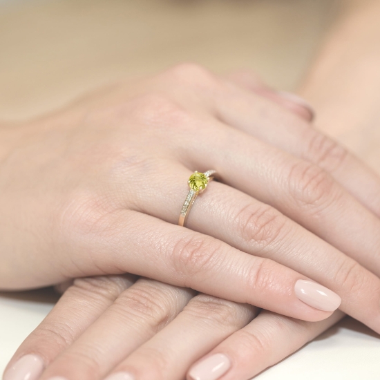 Pierścionek złoty z oliwinem 0,60ct i diamentami nat.