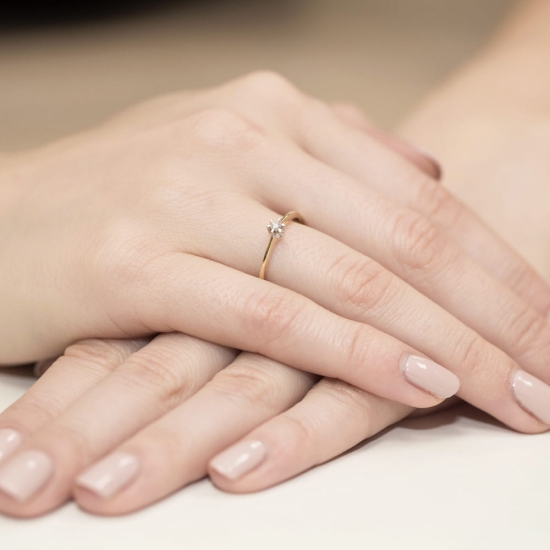 Pierścionek Diament 0,04ct żółte złoto