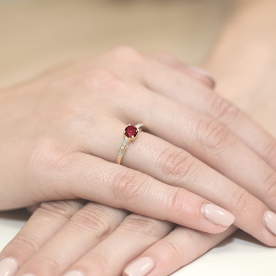 Pierścionek Rubin 0,60ct złoto